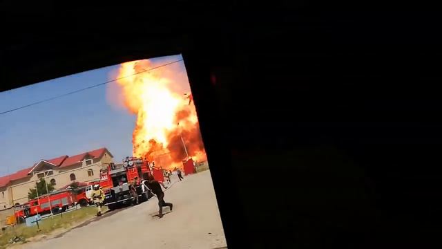Газовое хранилище взорвалось в Шымкенте смотреть онлайн