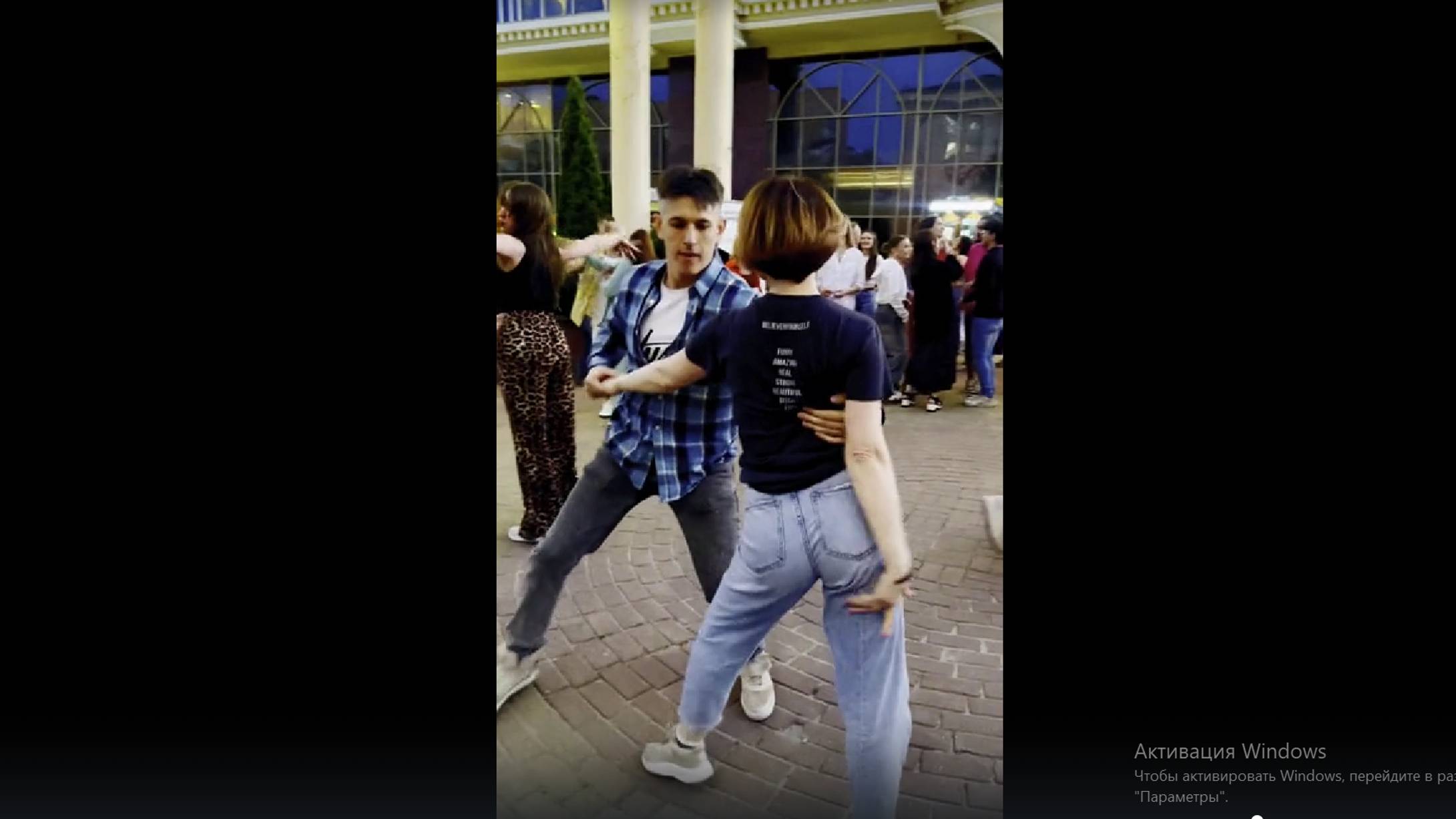 Парные социальные танцы Хастл в Курске! Уроки с нуля для парней и девушек. Школа танцев Dance Life смотреть онлайн