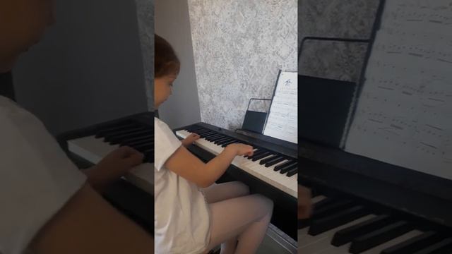 Контрданс Старинный танец. Ника 1 класс фортепиано. смотреть онлайн