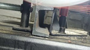 Пилим металл отрезной пилой ПОМ-355 с диском Зубр Металлорез