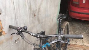 Правильное положение тормозной ручки на руле велосипеда.