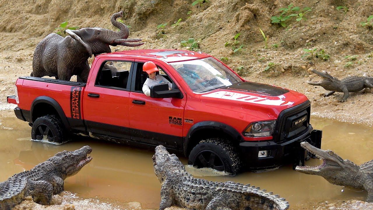 Подборка смешных видео с игрушечными полицейские машинки молния маквин смотреть онлайн