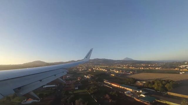 Ryanair. Landing in Tenerife (Norte). View of the Pico del Teide. Seat 27F смотреть онлайн