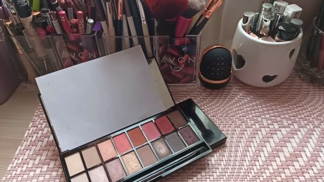 Подарок от Лоры / Палетки Makeup Revolution смотреть онлайн