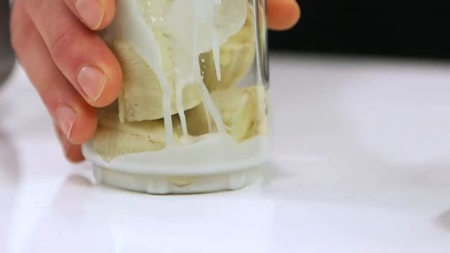 Banana smoothies with the Kenwood Blend-Xtract Sport смотреть онлайн