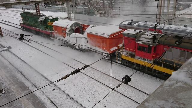 Тепловозы ЧМЭ3-2072, ЧМЭ3-6165 с ПОМ-1М-085. Ст.Царицыно 14.11.2016