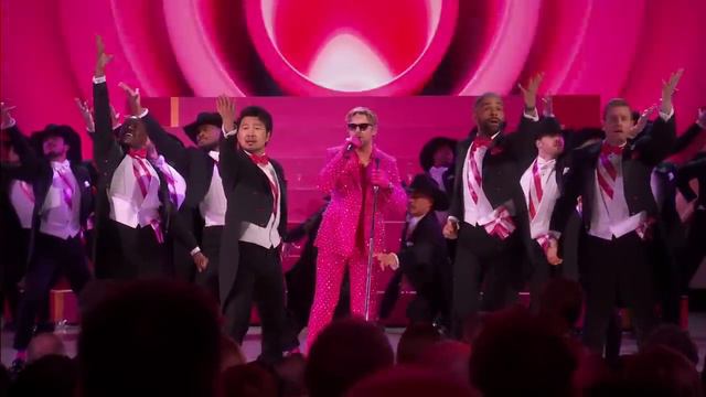 Ryan Gosling y Slash sorprendieron en los Oscars con una interpretación a todo rosa de I’m just Ken смотреть онлайн