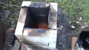 простая ракетная печь из кирпича с горизонтальной топкой.