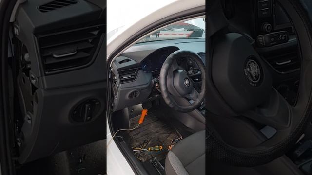 Сертифицированная установка сигнализации Starline A93 с автозапуском на новенький Skoda Rapid смотреть онлайн