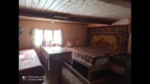 Обустраиваем избу. Пытаемся найти рыбу. Косяки хариуса в камере, но клева нет. Отличные выходные.