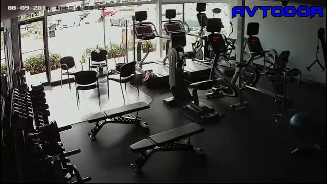 Бабы за рулем, будьте внимательны на дороге. Самые смешные и глупые случаи авто-леди на дороге. №1 смотреть онлайн