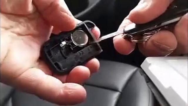 How to replace the battery in the Kia and Hyundai DIY key fob, pre-2014. смотреть онлайн