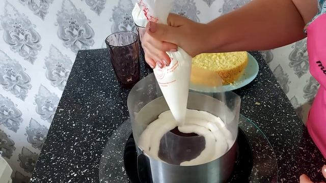 Торт с творожно-муссовым кремом и ягодной начинкой. смотреть онлайн