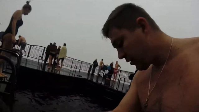 г. Днепропетровск. Окунание у храма Иоанна Крестителя ! 19.01.2019г. смотреть онлайн