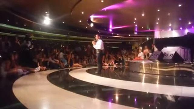 S022 Male Singer Song Con te Partiro смотреть онлайн
