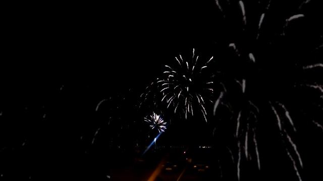 Фейерверк на Угмк в Тюмени смотреть онлайн