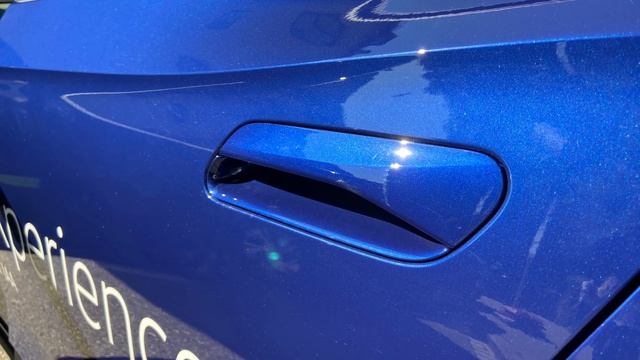 VW ID.4 Pro in Blue Dusk Metallic + Kofferaum + Interieur смотреть онлайн