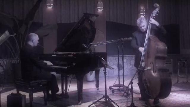 TipToe by Miles Black and Rene Worst смотреть онлайн