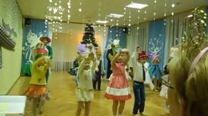 Маленькой ёлочке холодно зимой!