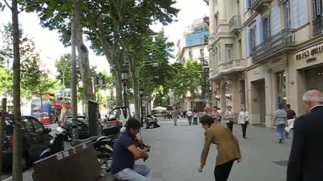 Скрипач на улице Барселоны 06.2013 Иоганн Себастьян Бах. Ария - Сюита №3. смотреть онлайн