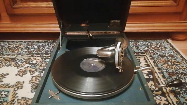 "во поле берёзонька стояла" русская народная песня, на патефоне. смотреть онлайн