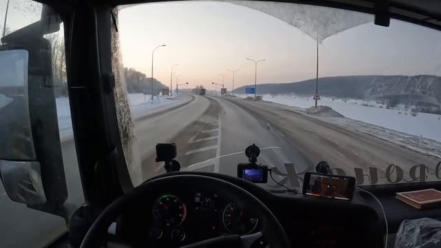 Наконец отошла солярка... Заехал домой. Беру Москву по пробкам смотреть онлайн