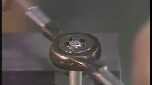 Нарезание наружной резьбы плашкой смотреть онлайн