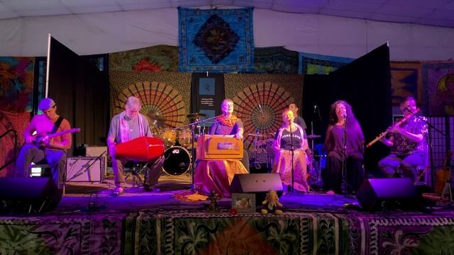 Kirtan Path - "Anandoham" I am Bliss Mantra (Midwest Yoga & Kirtan Fest 2019) смотреть онлайн