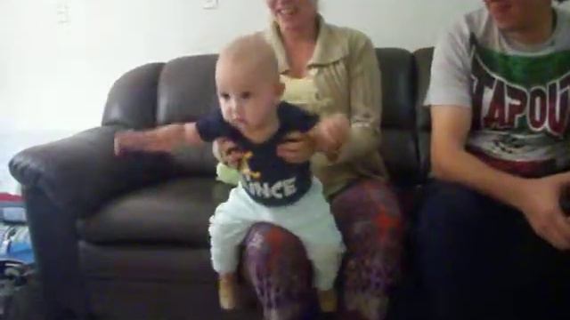 Yurik com a tia Sol смотреть онлайн