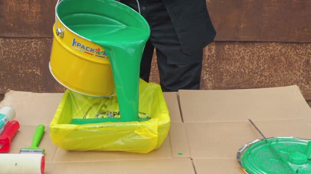 Красим очень ржавый гараж краской «4в1»