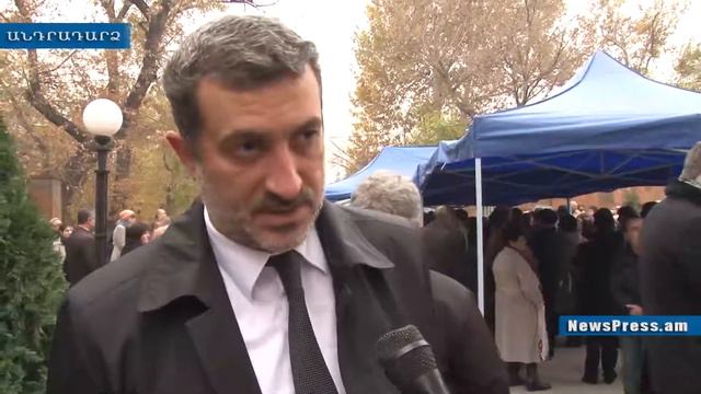 Պանթեոնում հողին հանձնեցին Վարդուհի Վարդերեսյանի մարմինը смотреть онлайн