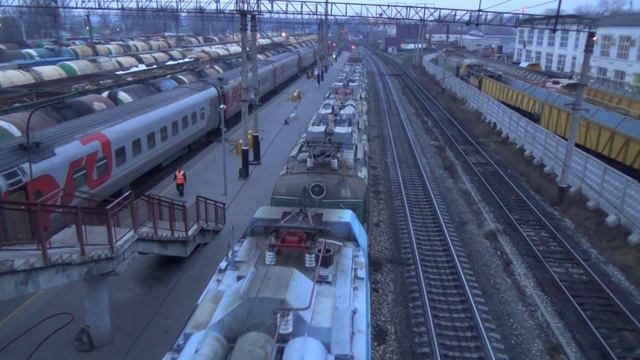 Электровоз ЭП1М-535 со сплоткой электровозов на ст.Агрыз