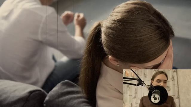 Старушка заметила, что внучка дождавшись, когда уснут родители бежит в сарай... смотреть онлайн