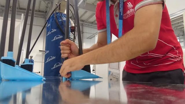 Волонтер говорит: Что делают волонтеры на площадке "Кузовной ремонт" смотреть онлайн