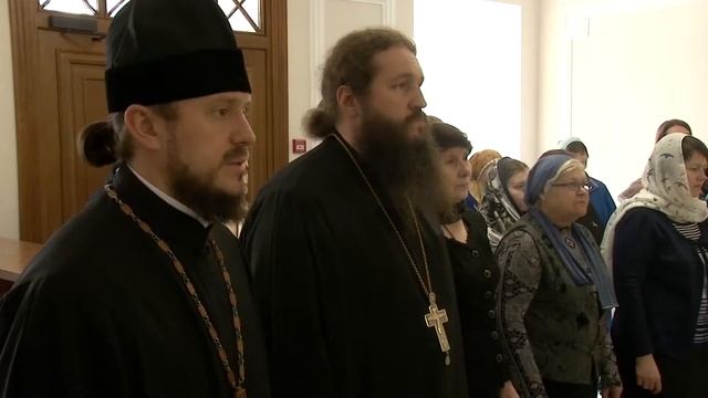 Митрополит Лонгин освятил здание епархиального управления после капитального ремонта смотреть онлайн