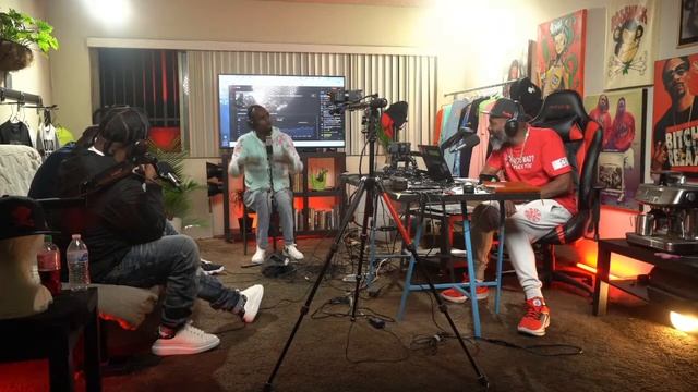 The BossMack Podcast - How to react when you find out your B*tch has Multiple Side N*ggas смотреть онлайн