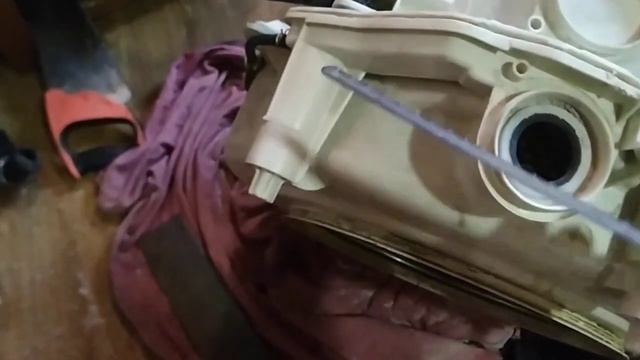Ремонт стиральной машинки INDESIT IWSE5105 Гремит Замена подшипников Распиливаем барабан смотреть онлайн