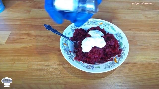 Слоеный салат селедка под шубой. Классический рецепт салата с селедкой на праздничный стол смотреть онлайн