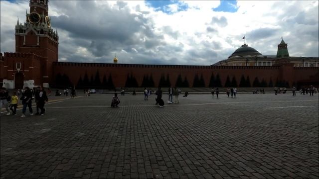 Москва. Прогулка по Красной площади. Выставка современной скульптуры "Красный сад" (01.07.2021) смотреть онлайн