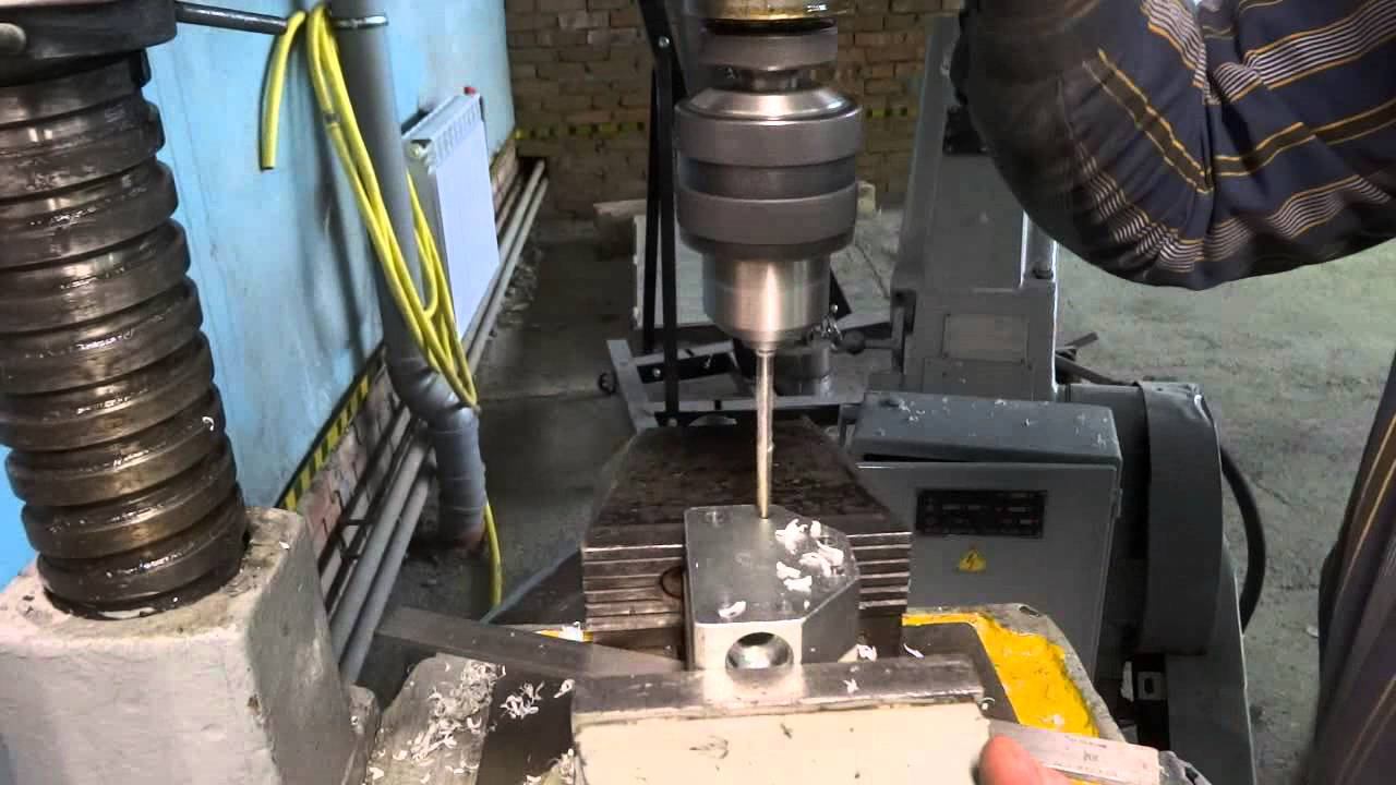 Изготовление тройника из КАПРОЛОНА на токарном станке. смотреть онлайн