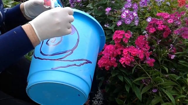 Лак для ногтей ,рисуем улитку на ведре. смотреть онлайн