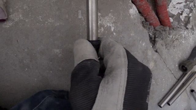 Собрал коллектор и подключит батареи отопления, опресовка системы смотреть онлайн