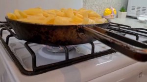 Жареная картошка с хрустящей корочкой. Как приготовить золотистую картошечку быстро и вкусно.