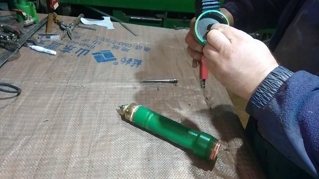 Вы ещё используете герметик в качестве эспандера? Тогда эта самоделка для вас! смотреть онлайн