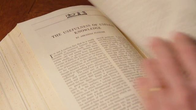 The Usefulness of Useless Knowledge by Abraham Flexner смотреть онлайн