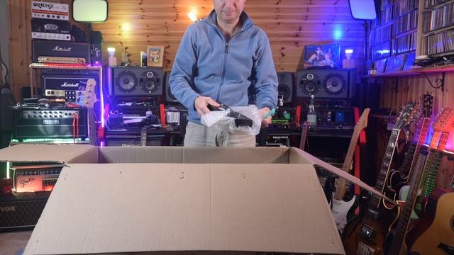 Quick Unboxing of a new best of an amp! смотреть онлайн