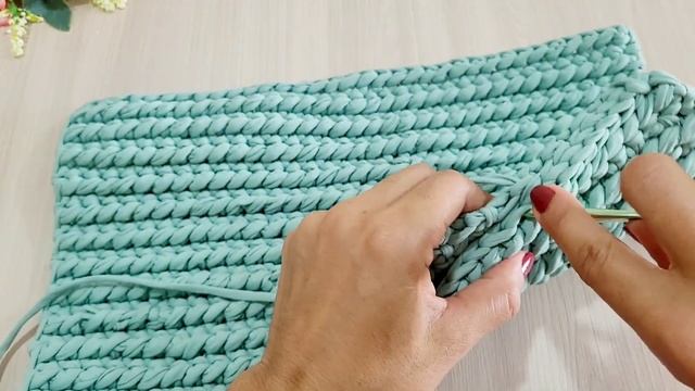 LINDA BOLSA DE CROCHÊ EM FIO DE MALHA NÍVEL FÁCIL PARA INICIANTES смотреть онлайн