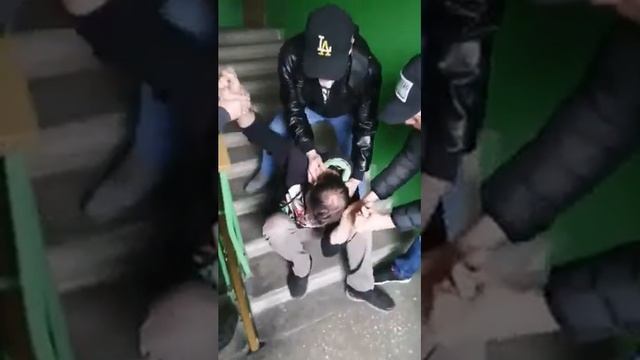 Лайфхак как разбудить пьяного;) смотреть онлайн