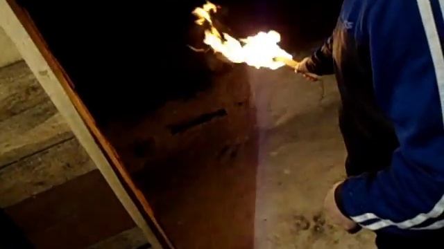Что будет если дунуть мукой на огонь? смотреть онлайн