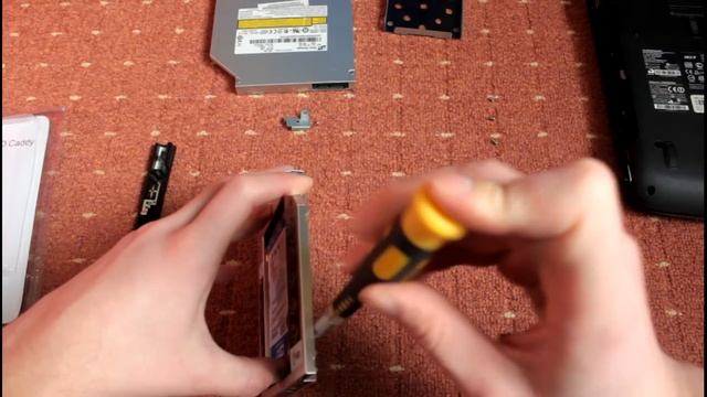 Замена DVD привода на дополнительный SSD/HDD на ноутбуке смотреть онлайн